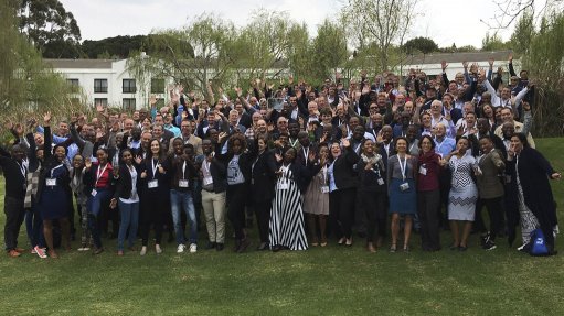 A FORMATION OF GEOPHYSICISTS This year’s South African Geophysical Association conference and exhibition included 32 exhibitors, 15 sponsors, 19 keynote speakers, 218 delegates and about 30 geophysics students