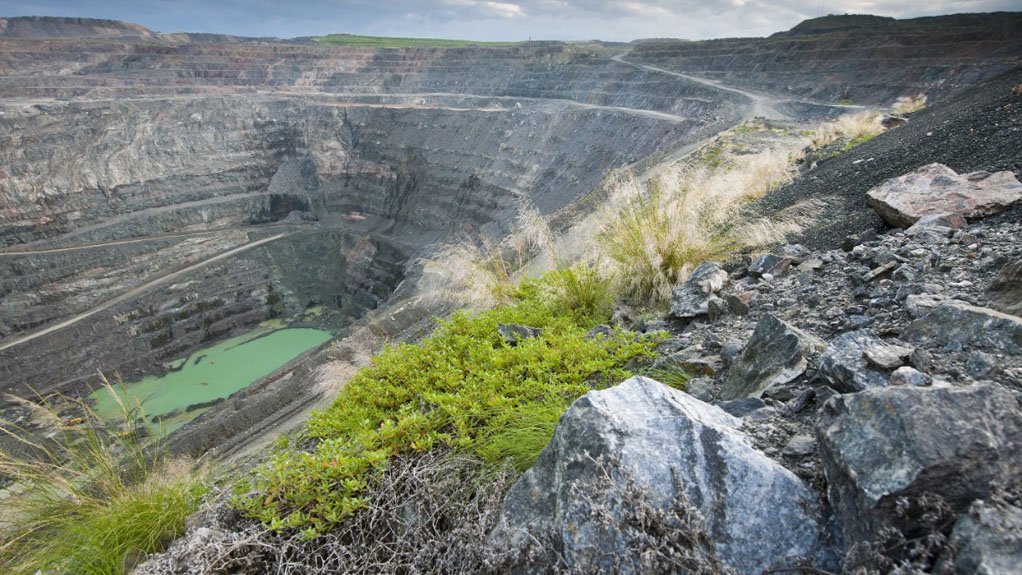 VENETIA This openpit mine is South Africa’s largest diamond producer. Openpit operations will continue until 2021, after which Venetia will be converted to underground mining. This will extend Venetia’s life-of-mine to 2046
