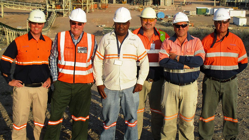 From left to right: Fluor’s site team: Wessel Strydom, Roland Brooks, Menzi Kunene, Riaan Strauss. Willie Grundling and Joop Willemse.