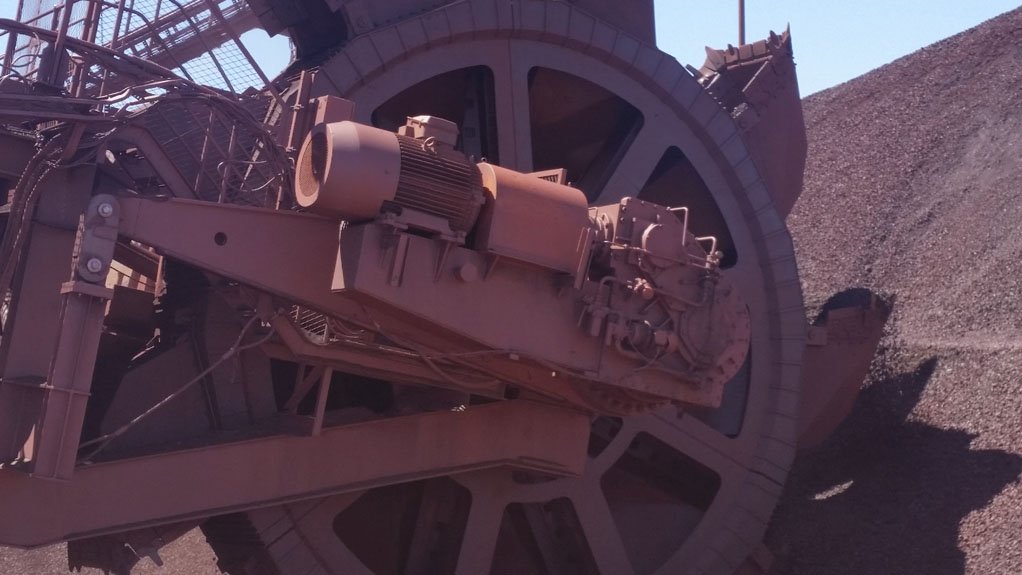 UPGRADE AND IMPROVE
TAKRAF Africa’s redesign of a bucket-wheel reclaimer features three bolted segments that enable maintenance to be carried out only on the worn parts of the bucket wheel
