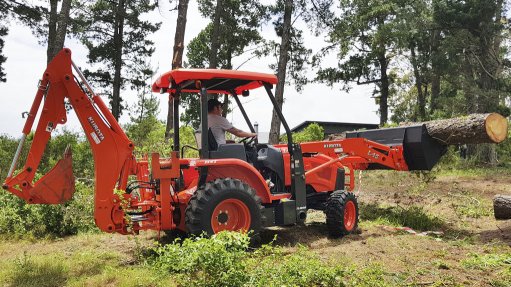 POWER LIFTING With a 1.6 t breakout force, the Kubota L45 has a lifting capacity of 1 t at a maximum lifting height of 2.8 m 