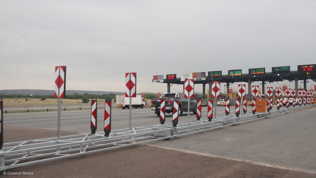 INCREASING CAPACITY
Bakwena has installed two pivots, each valued at about R2.4-million, at both the Doornpoort and Pumulani toll plazas