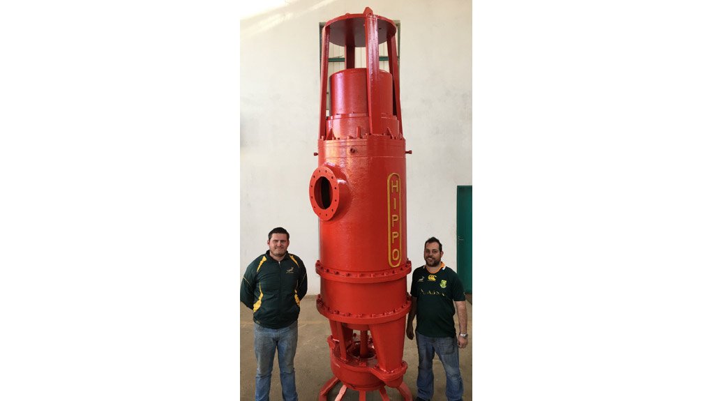 Marius Sunkel and Riaan Zowitksy flanking the HIPPO 
Flameproof Medium/High Voltage High Head; High Volume; 
Submersible Slurry Pump  