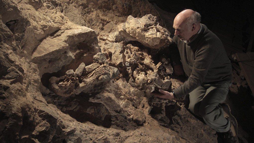 CLARKE AT THE STERKFONTEIN SITE
The fossil was removed from the cave still embedded in blocks of breccia