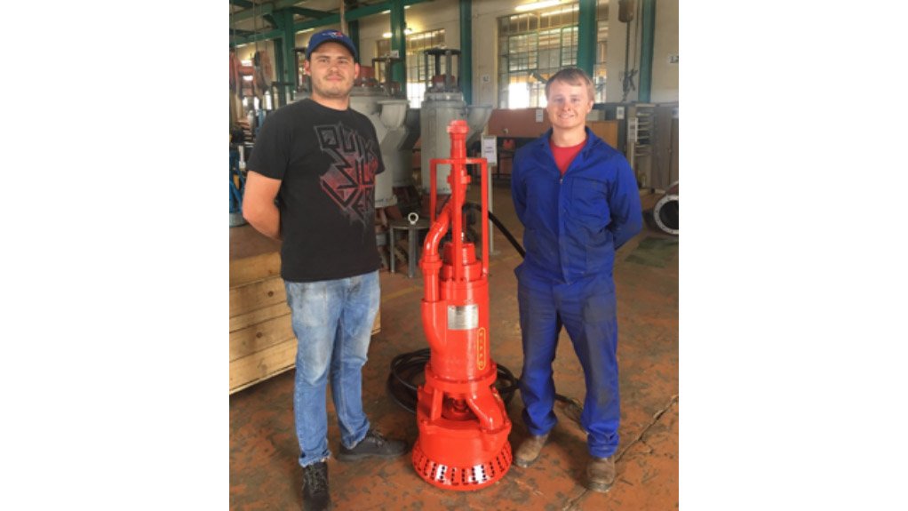 Marius Sunkel and Wayne Kelly flanking the 75L SBO HIPPO Bottom Suction 
Flameproof Submersible Slurry Pump ready for export to Houston
