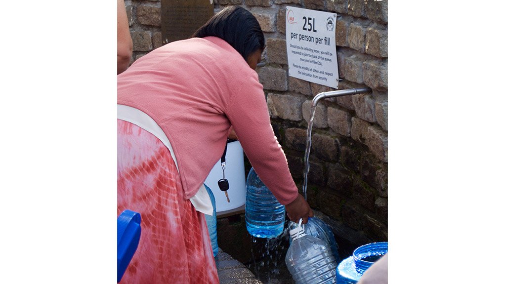 EVERY DROP COUNTS Residents are allowed to fill up containers with up to 25 ℓ of water