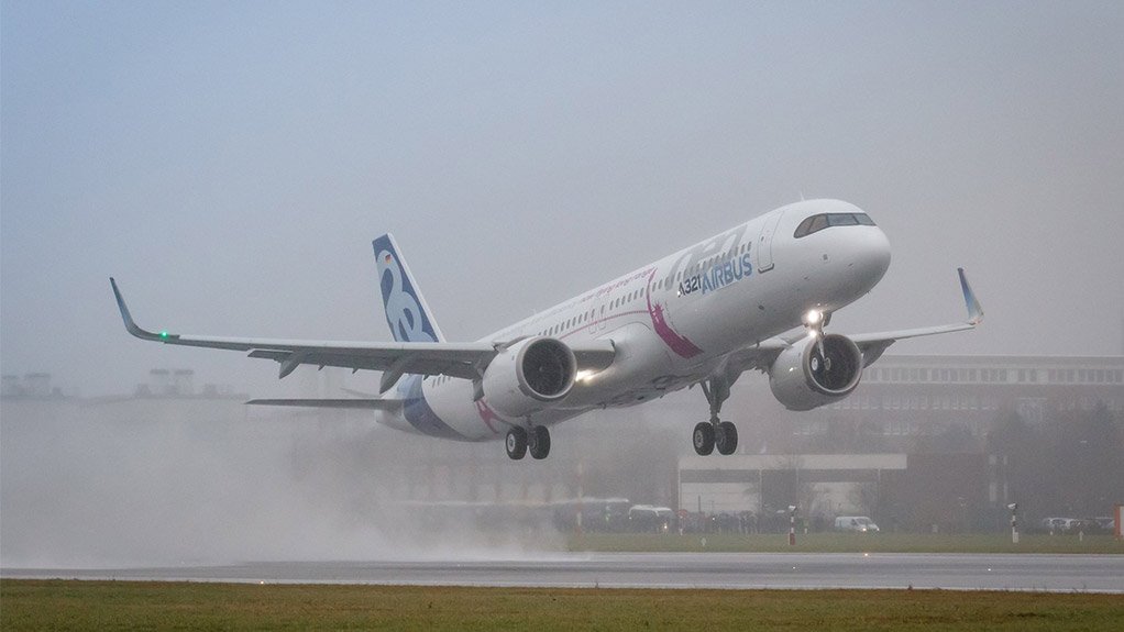 The A321LR takes off from Hamburg on its maiden flight