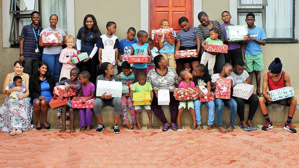 Santa’s helpers – Thyssenkrupp employees – bring a little Christmas cheer to orphans at Buhle Bezwe Home