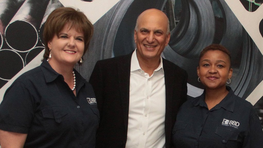 MONIKA PRETORIUS, ARUN CHADHA AND GWEN MAHUMA
Allied Steelrode and BBD Steel Suppliers have formed a lucrative partnership 
