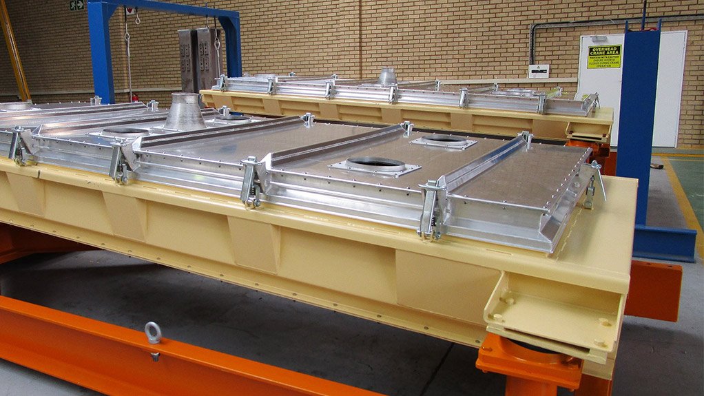 RECTANGULAR SEPERATOR
The round and rectangular separators use stainless steel screens with screening areas of between 0.5 m2 and 8 m2