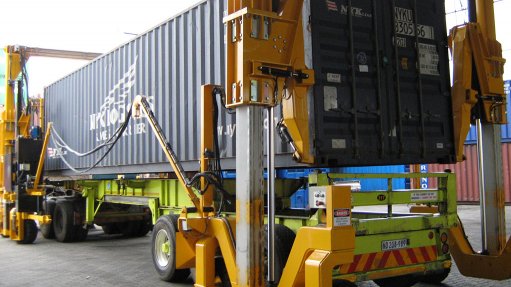 CONTAINER HANDLER
BLTWORLD’s portfolio of container and bulk handling equipment now includes straddle carriers
