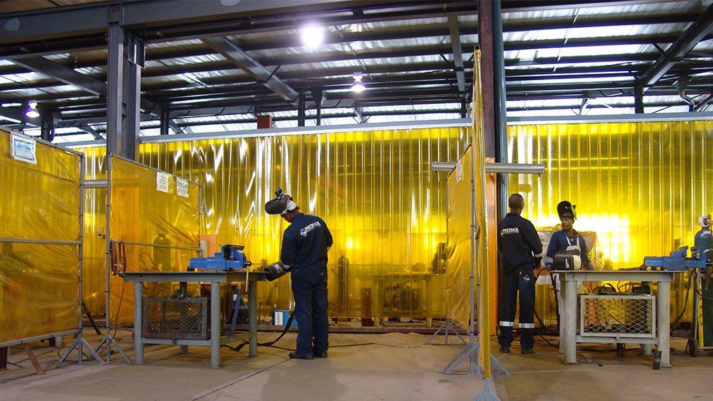 BALLEDGE® DESIGN GIVES APEX WELDING SCREENS SAFETY EDGE