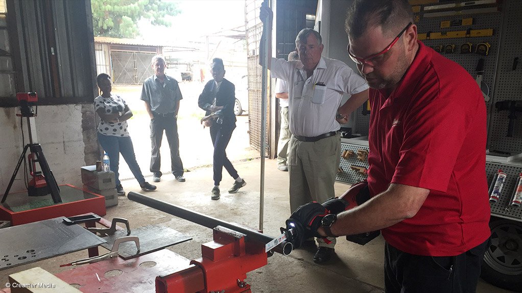EASY CUTTING The tools provided by Milwaukee can make tools and equipment last longer when they are used for difficult cutting, drilling or grinding tasks