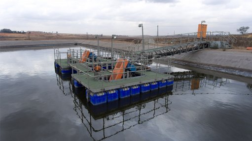 PUMP IT
The Multiflo pontoons offer an integrated solution incorporating Linatex hoses, Isogate valves and Warman dewatering pumps