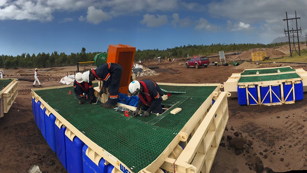 GETTING DOWN TO BUSINESS 
Weir Minerals technicians on site during the commissioning of this bespoke Multiflo pontoon installation