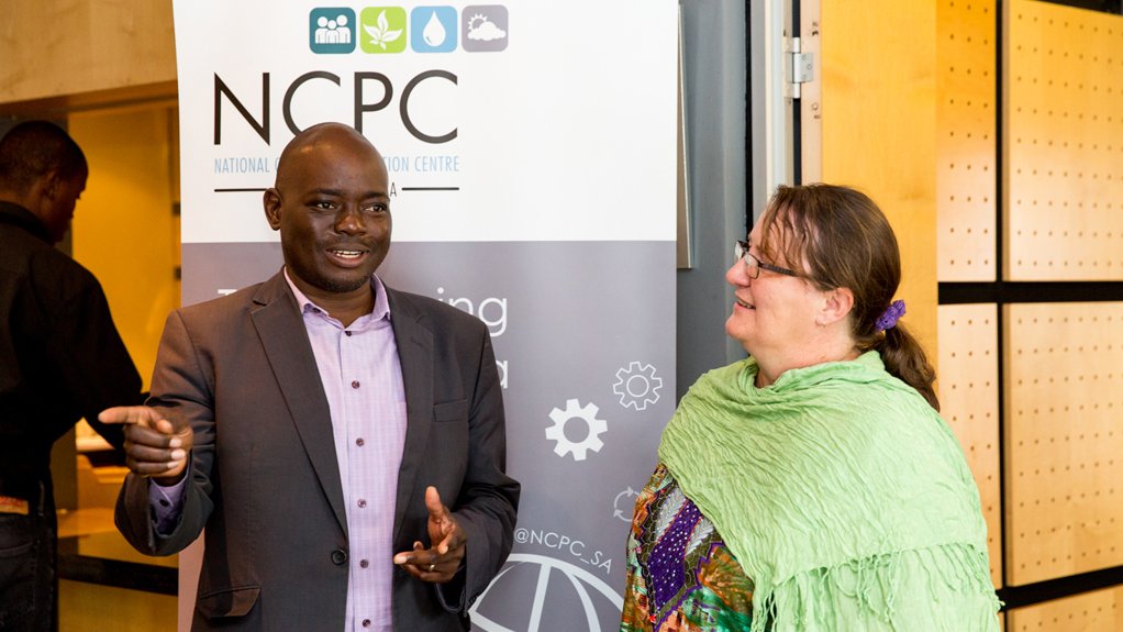 National Cleaner Production Centre South Africa Director Ndivhuho Raphulu and South African Chemical Institute Green Chemistry Chairperson Dr Rosa Klein discussing the importance of green chemistry. 