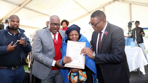 SA: Gauteng government restores dignity by handing over title deeds in Devon