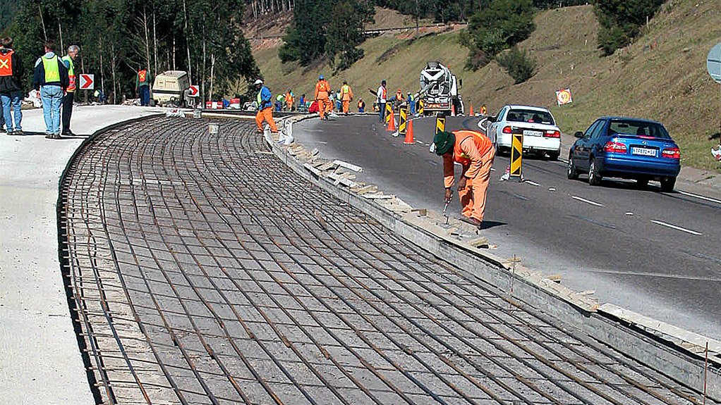 SUSTAINABLE ROADWORKS 
Several road rehabilitation projects reuse material dug out from old roads when constructing new roads 
