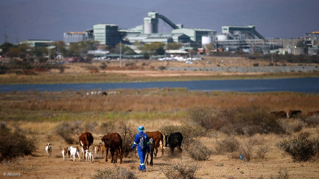 BIGGER CONTRIBUTION?
Some African citizens firmly believe that the mining industry has to do more to redress issues pertaining to economic inequality 