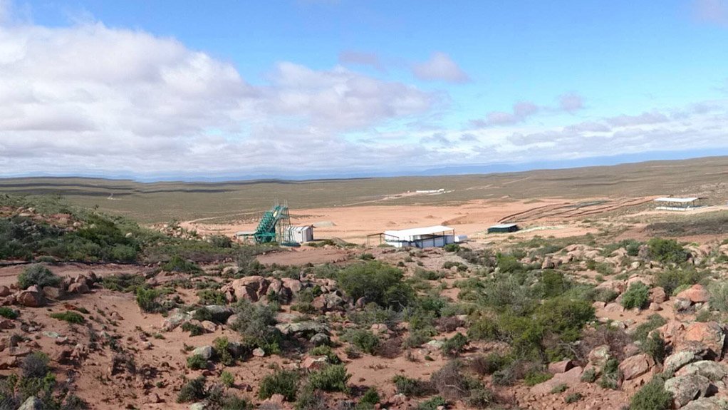 FIT FOR USE
Steenkampskraal, a former producing mine, has a shaft, developed stopes, ore blocks, underground stockpiles of ore and infrastructure in place
