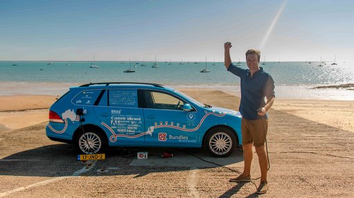 Dutchman Reaches Australia By Electric Car After 827 Days