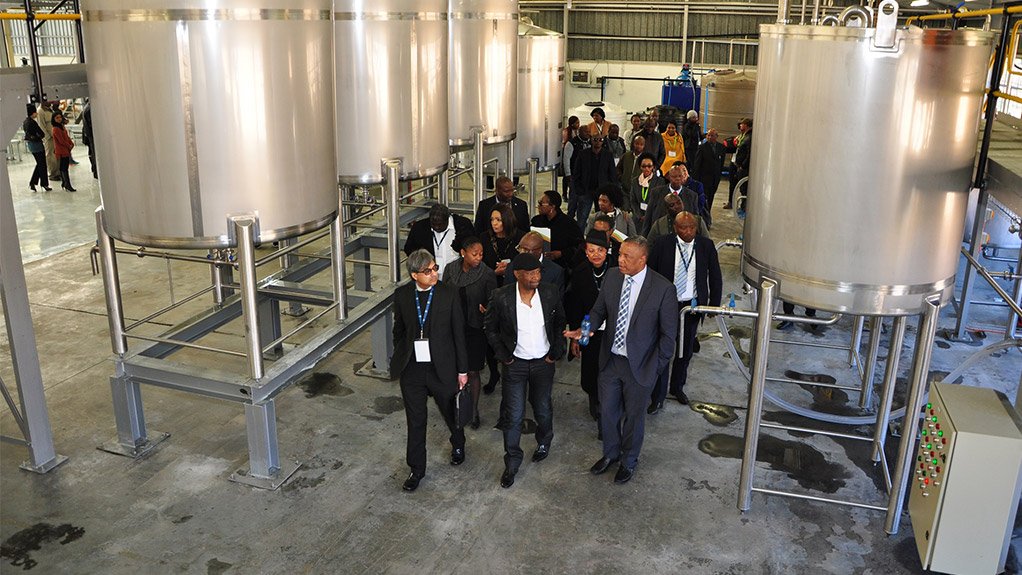 KEVALI FACTORY IN HARRISMITH
Visitors and dignitaries tour the new chemicals factory in July