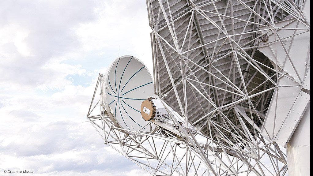 EYE INTO THE COSMOSThe sensitivity of the MeerKAT radio telescope enables the peering into deep space, beyond the thick dust and gas clouds between Earth of the Milky Way