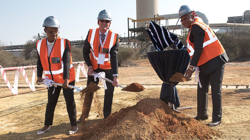 TURNING THE TIDE
Hatch Africa MD Welekazi Cele, Anglo American Platinum CEO Chris Griffith and Limpopo Premier Chupu Mathabatha at the sod-turning ceremony
