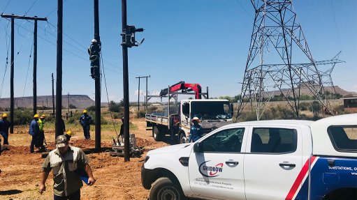 WORKING PROUD IN NORTHERN CAPE
Gridbow team on site constructing a 7 km 22 kV line in Noupoort
