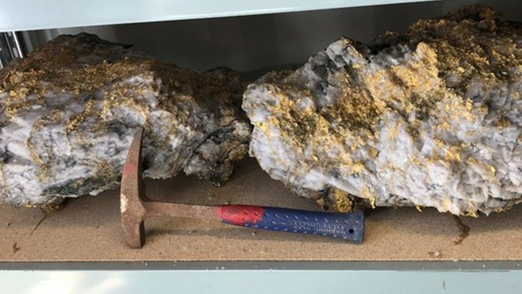 A 95 kg specimen stone containing an estimated 2 440 oz and a 63 kg specimen stone, containing 1 620 oz.