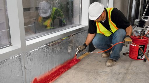 AT FAÇADE VALUE
The easily sprayable coating is applied to gaps left in the façade 
