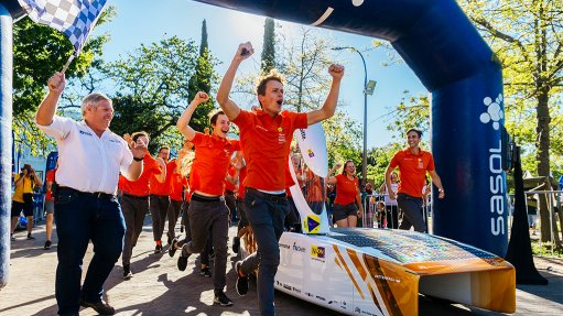 Dutch team Nuon outruns Japan’s Tokai to take gold in Sasol Solar Challenge