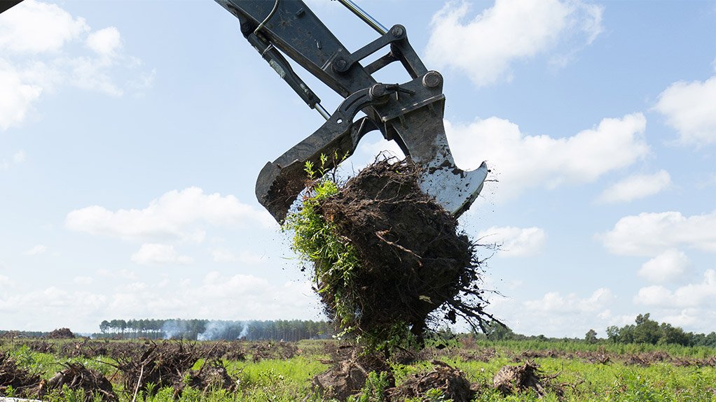 Solesbee’s Excavator Stump Puller Features Replaceable Wear Tips