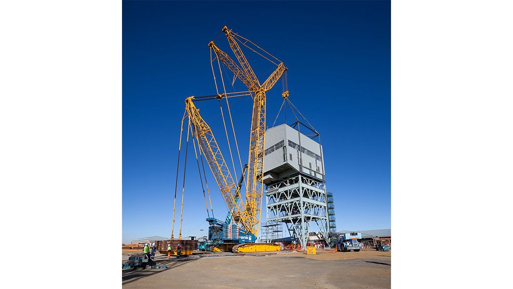 AHEAD OF THE GAME
The Shondoni headgear being installed during the construction phase