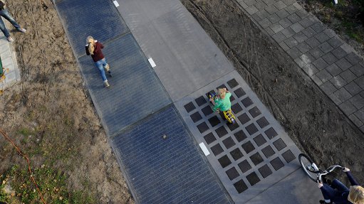  Dutch solar road proves successful, moves on to heavy traffic road trial