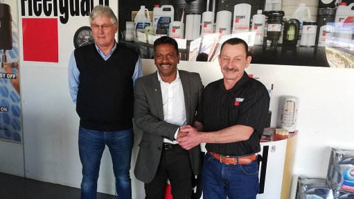 CHRIS VOS, DARREL MOODLEY, MARK BEAN
Filvent Johannesburg notes that the aftermarket support that Cummins Filtration provides is a large part of its success in the demanding mining industry
