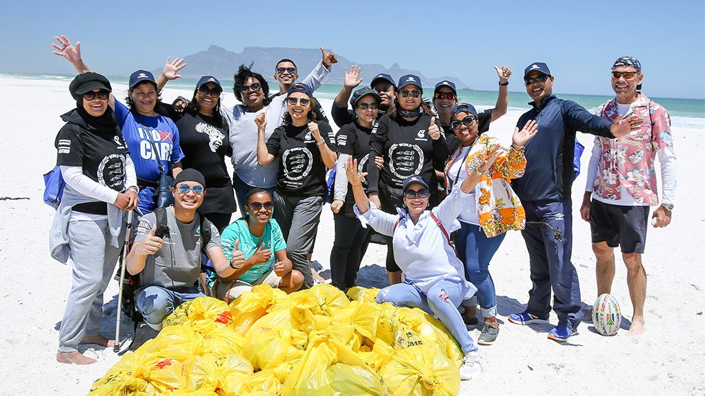 Engen employee’s clean-up Blaauwberg Nature Reserve