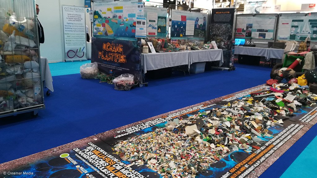 Display depicting ocean pollution  
