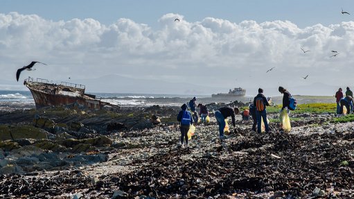CLEAN-UP GREEN-UP
The collection and recycling of plastic waste is imperative to the country’s future says Plastics SA 
