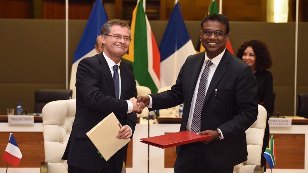 Jean-Pascal Le Franc (left) shakes hands with Dr Valanathan Munsami (right) after they signed the MoU