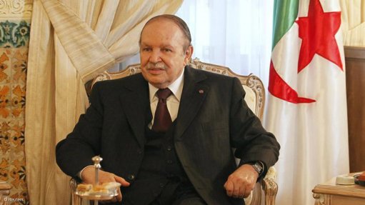 Algerian PM starts talks to form new government