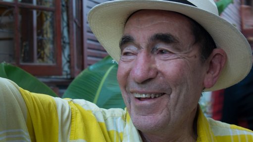 Business has a role to play in addressing land issue – Albie Sachs 