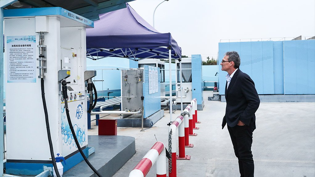 HYDROGEN AND PLATINUM FIGHTING CLIMATE CHANGE: