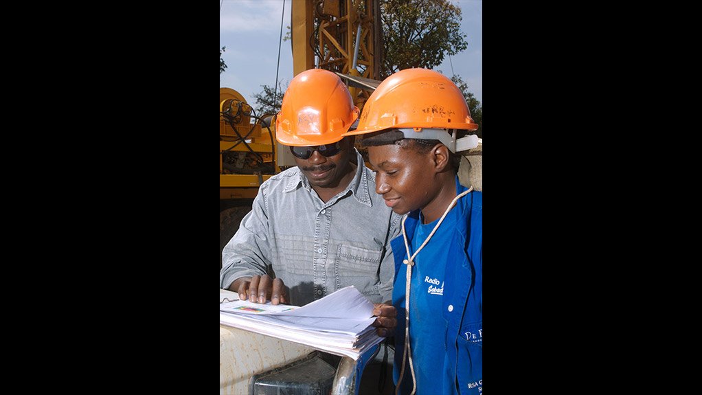 TEAM WORK
Partnering with global providers of mine finance allows all project development activities to move forward
