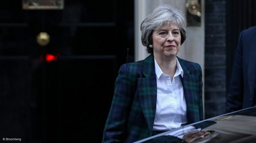  Theresa May announces resignation