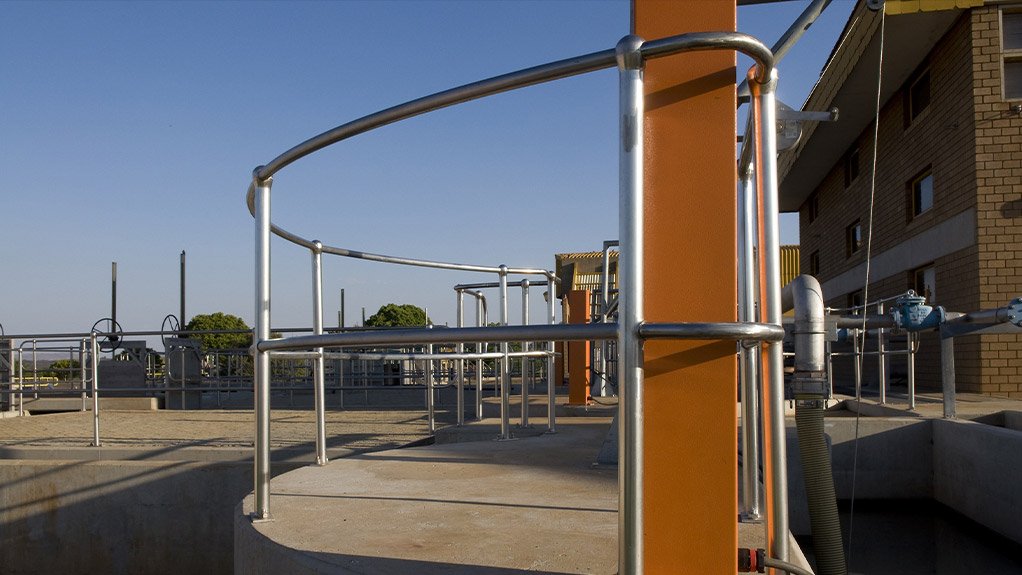Many Advantages With Stainless Steel Handrailing