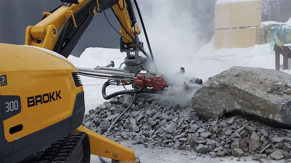 EXPLOSIVE COMBINATION

The MMB326 pairs with the Brokk 300 and allows for drilling multiple hole sizes of up to 3 inches in concrete, rock and compact soil