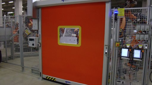 Safer and more efficient automated manufacturing processes with machine protection doors from Maxiflex