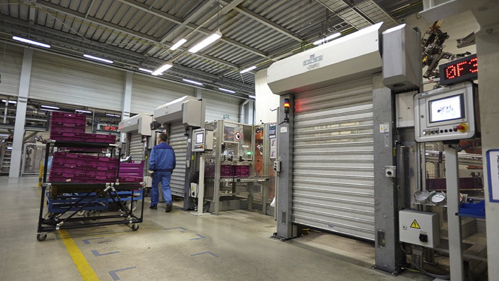 Safer and more efficient automated manufacturing processes with machine protection doors from Maxiflex
