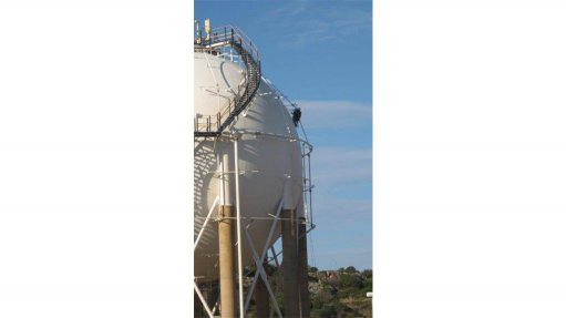 Skyriders has a blast deploying UHP cleaning at large petchem tank